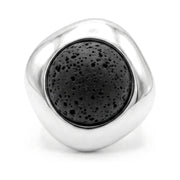 Anillo adaptable con baño de plata y lava volcánica negra plana, otra vista
