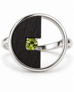 Load image into Gallery viewer, Sterling silver ring with set peridot