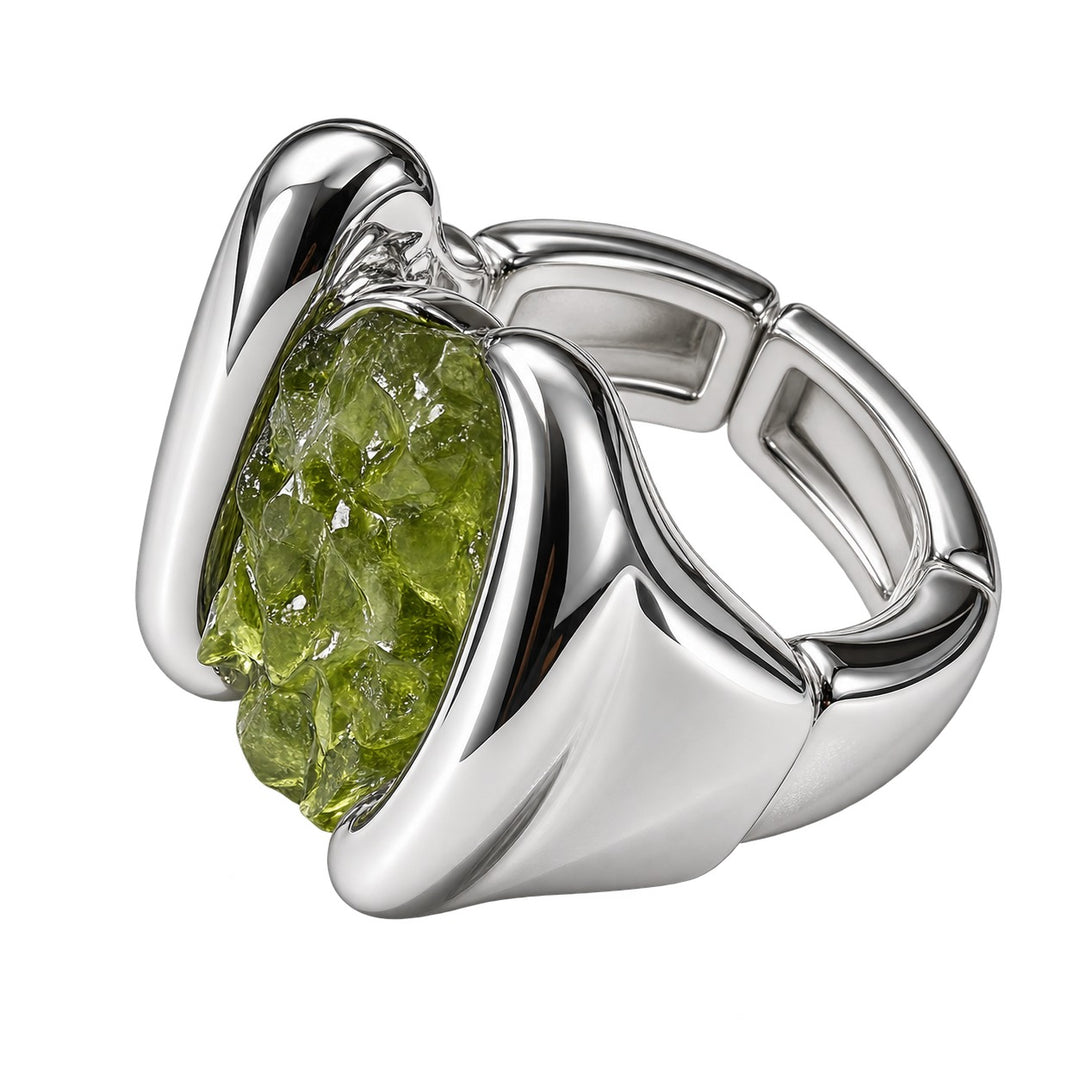 Stretch peridot ring