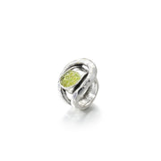Anillo con chips de olivina