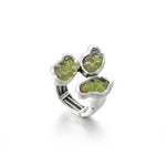 Load image into Gallery viewer, Elastic peridot ring 3 leaves

