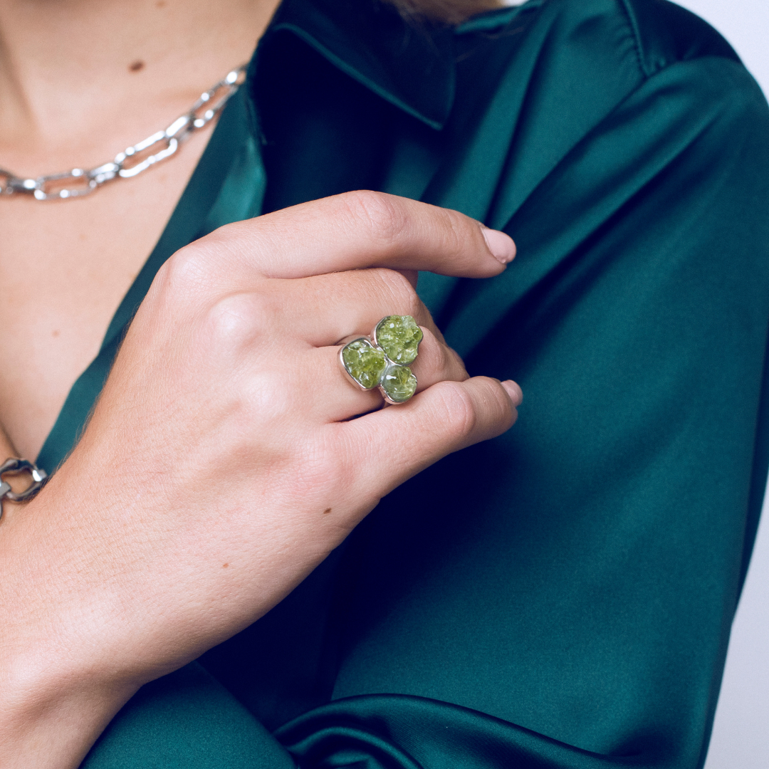 Anillo elástico con olivina