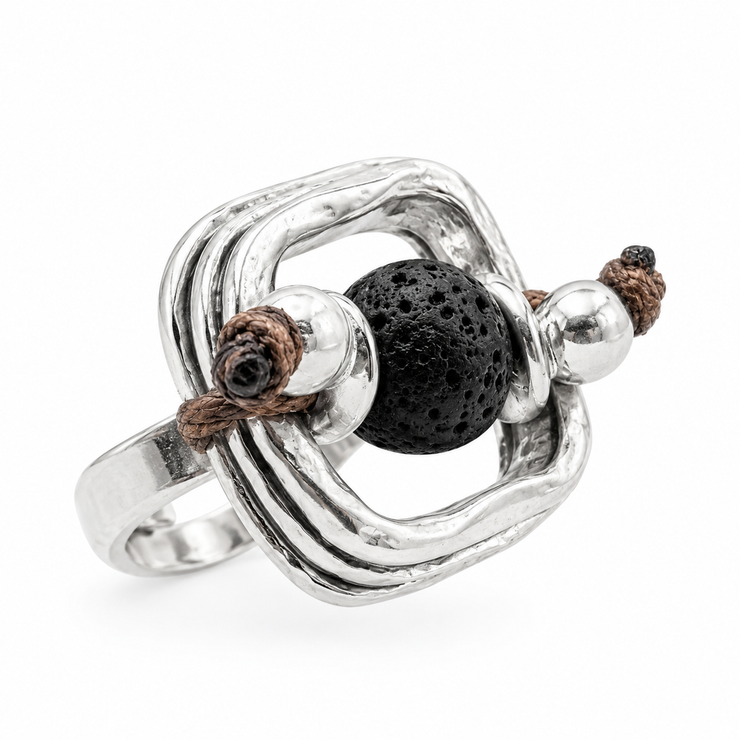 Bague ajustable lave noire carrée
