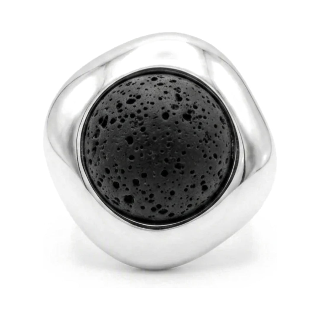 Anillo adaptable con baño de plata y lava volcánica negra plana, otra vista