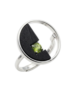 Load image into Gallery viewer, Sterling silver ring with set peridot
