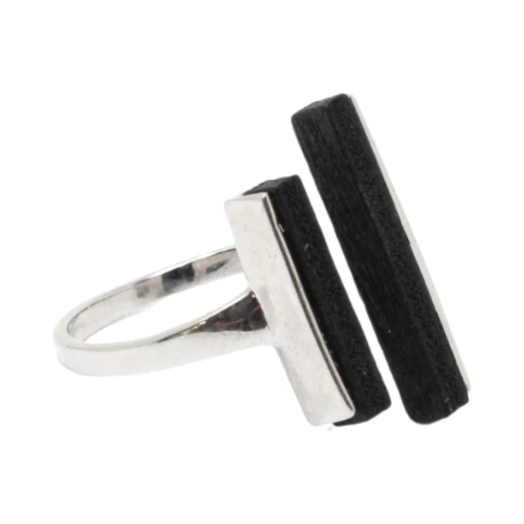 Anillo de plata con madera de palmera