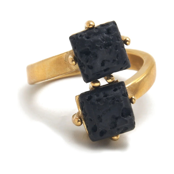 Anillo cuadrado de acero con baño de oro y lava volcánica