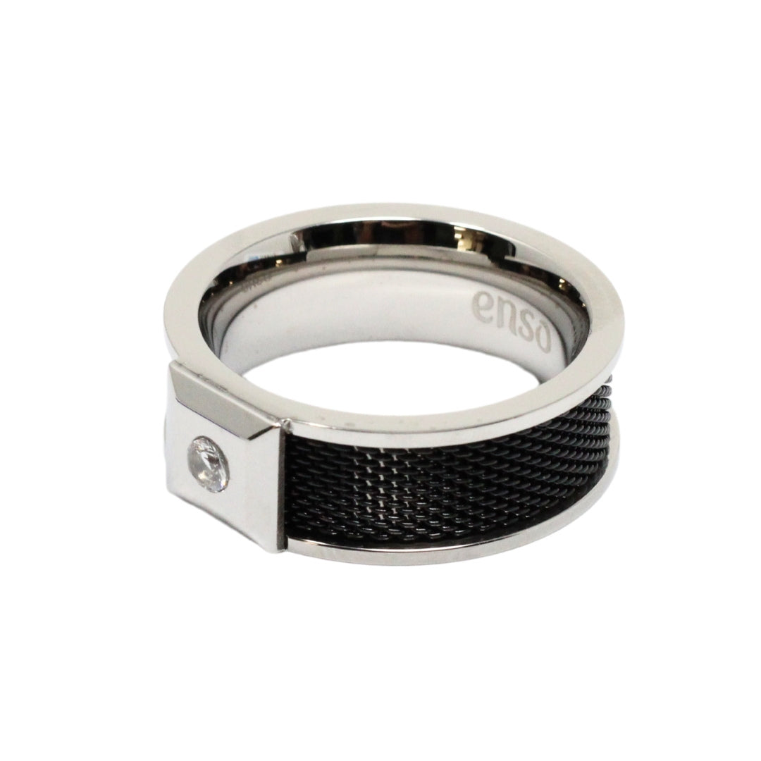 Anillo de hombre de acero con malla negra y circonitas, detalle