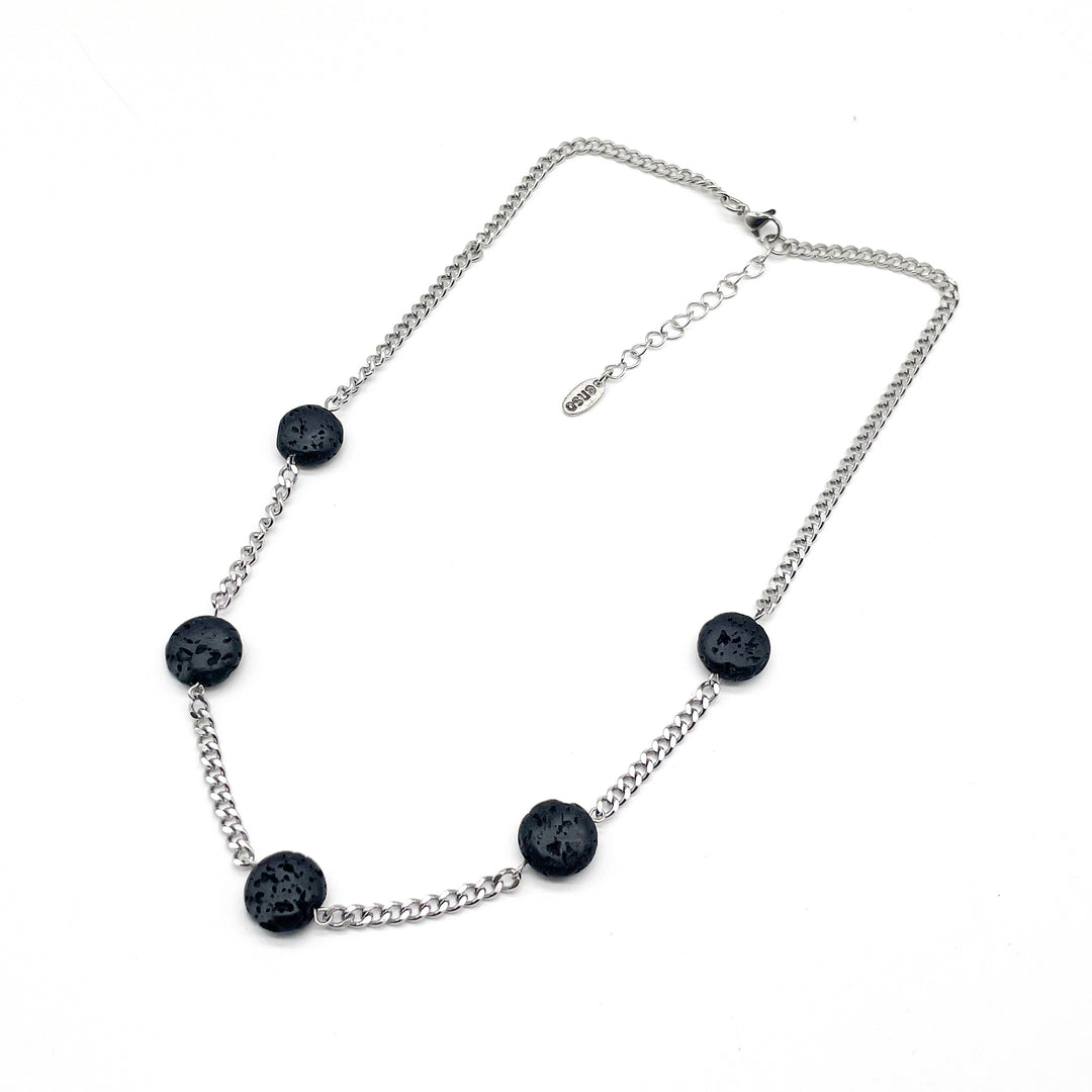 Collar con lavas volcánicas y cadena