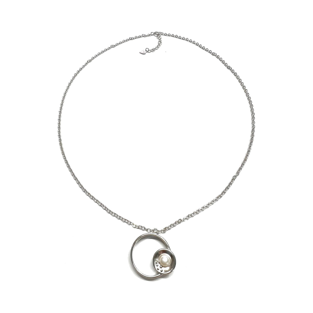 Colgante de anillo de plata con perla