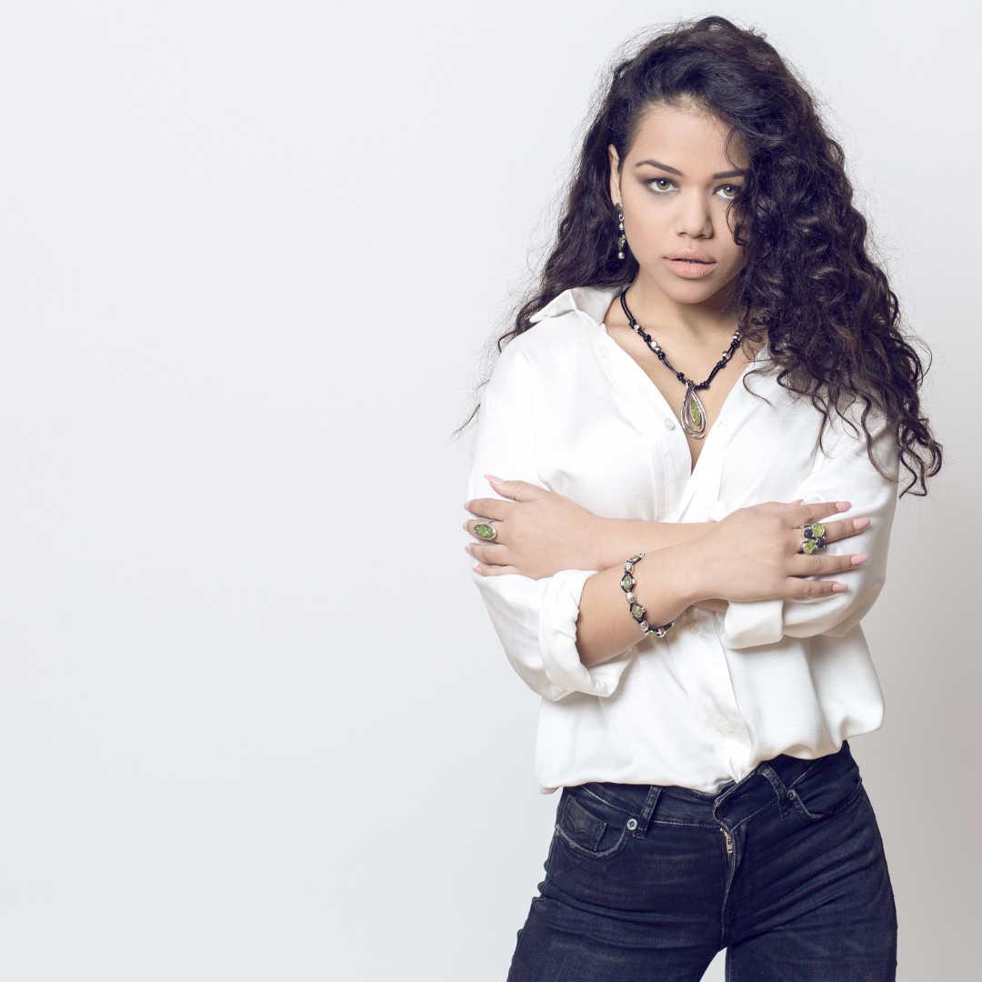 Pulsera olivina y cuero conjunto