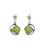 Load image into Gallery viewer, Teno tip peridot earring

