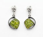 Load image into Gallery viewer, Teno tip peridot earring
