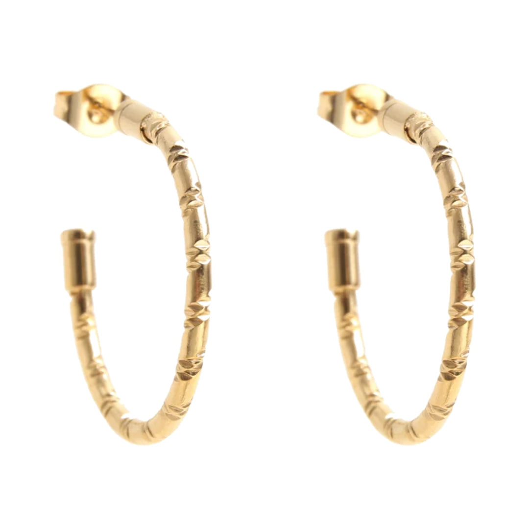 Pendientes de aro de acero con baño de oro y superficie texturizada