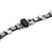 Pulsera de cuero y lava volcánica, otra vista