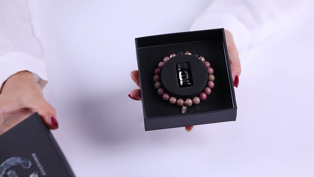 Pulsera de cuarcita rosa con aromaterapia, detalle