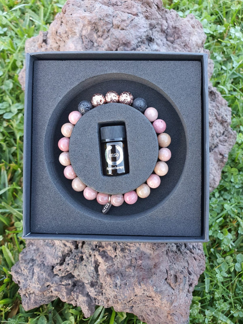 Pulsera de cuarcita rosa con aromaterapia, detalle
