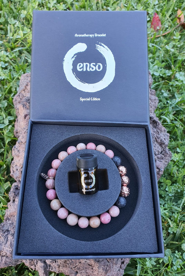 Pulsera de cuarcita rosa con aromaterapia, detalle