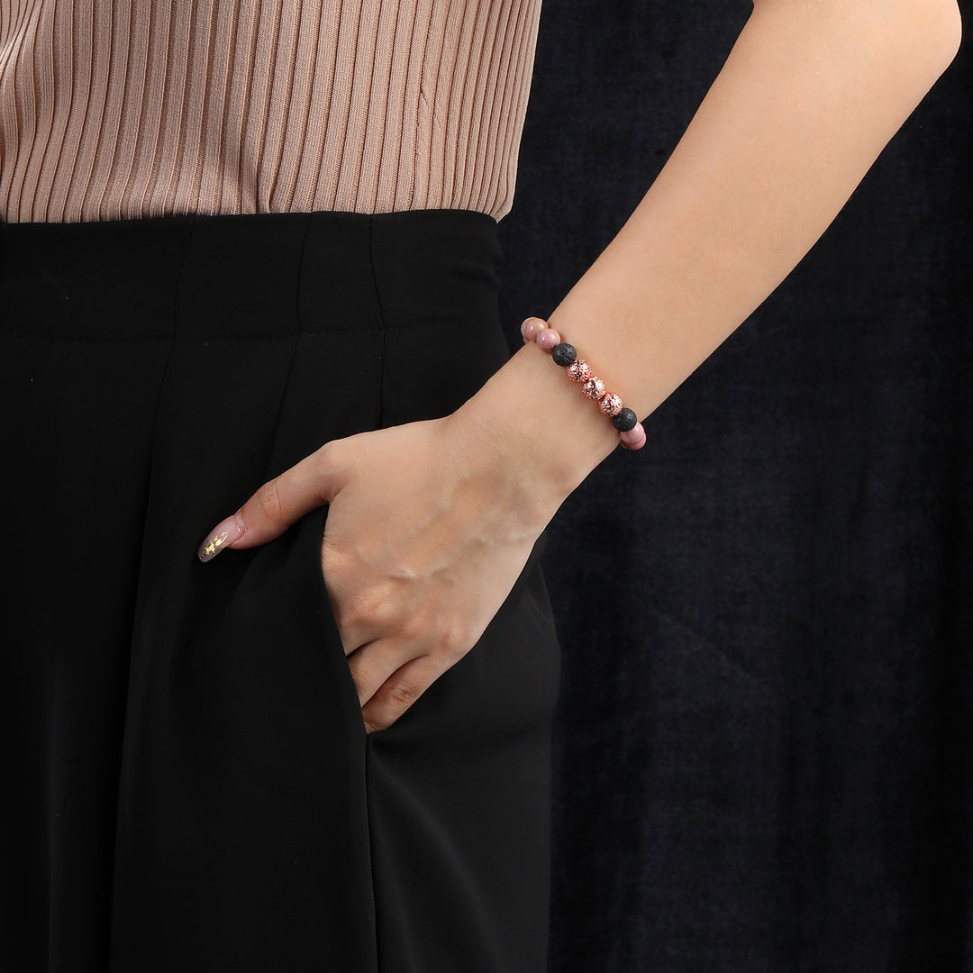 Pulsera de cuarcita rosa con aromaterapia, detalle