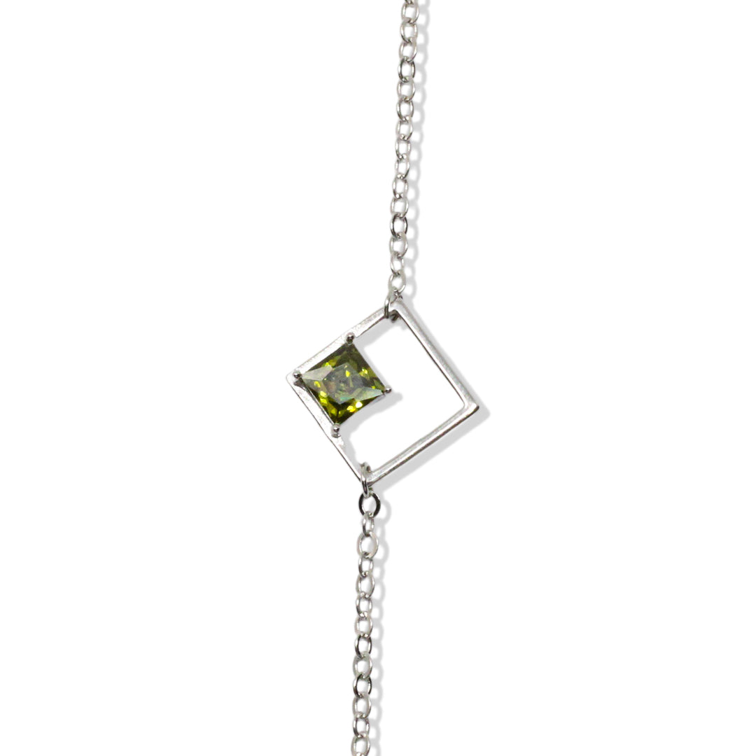 Pulsera de plata con olivina en rombo, detalle