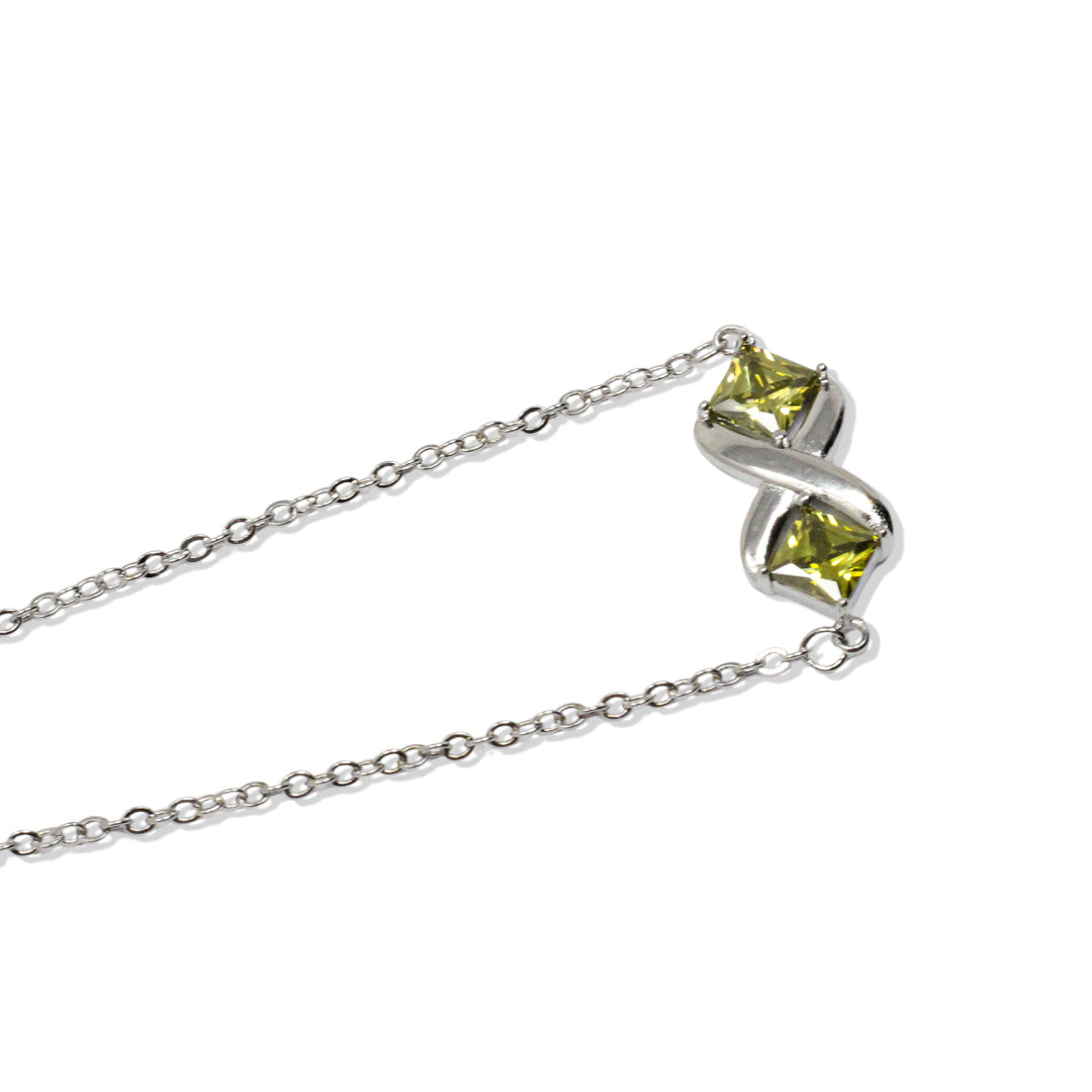 Pulsera de plata con olivina en X, otra vista