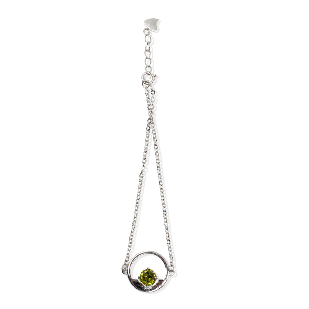 Pulsera de plata con círculo de olivina, detalle