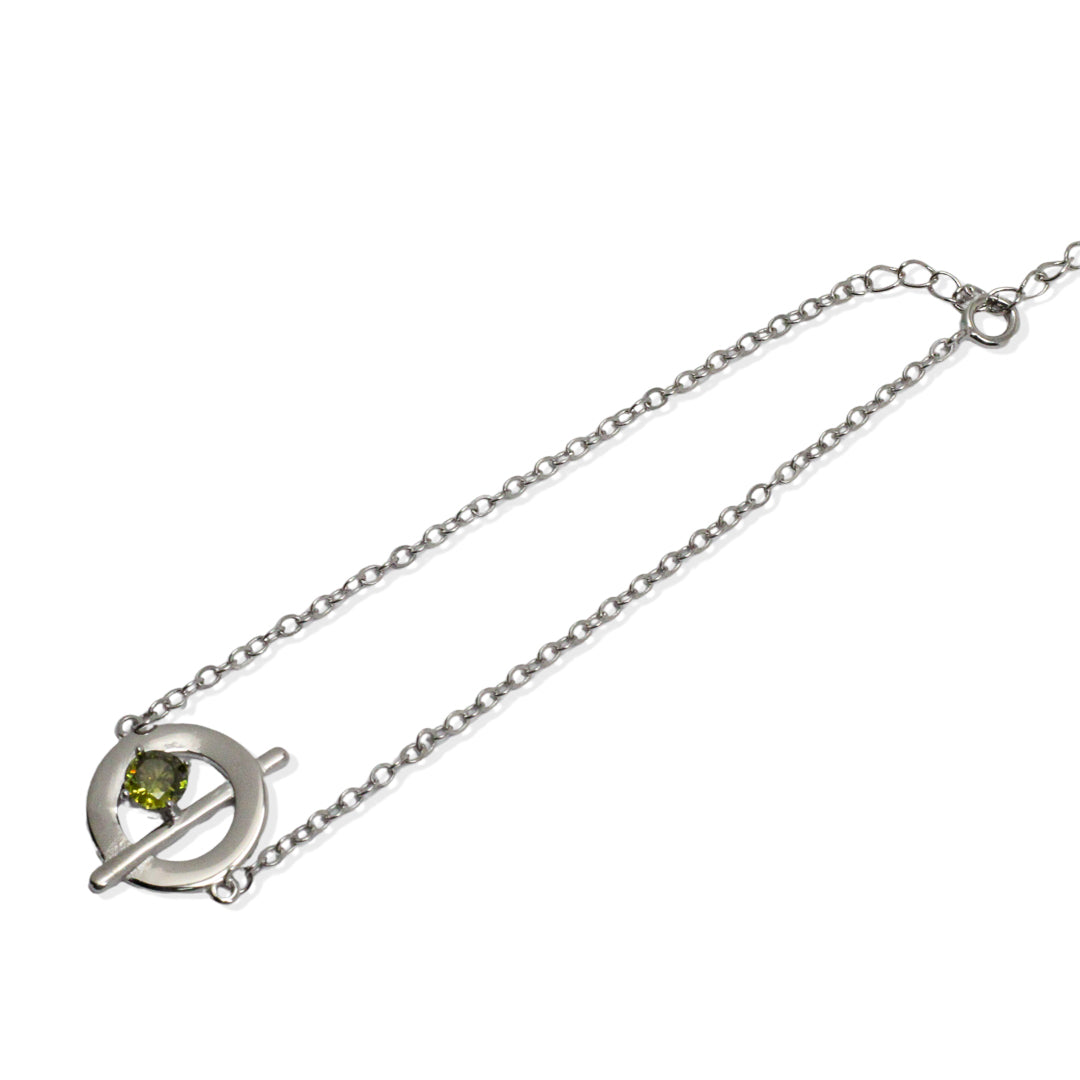Pulsera de plata con olivina circular y barra, detalle