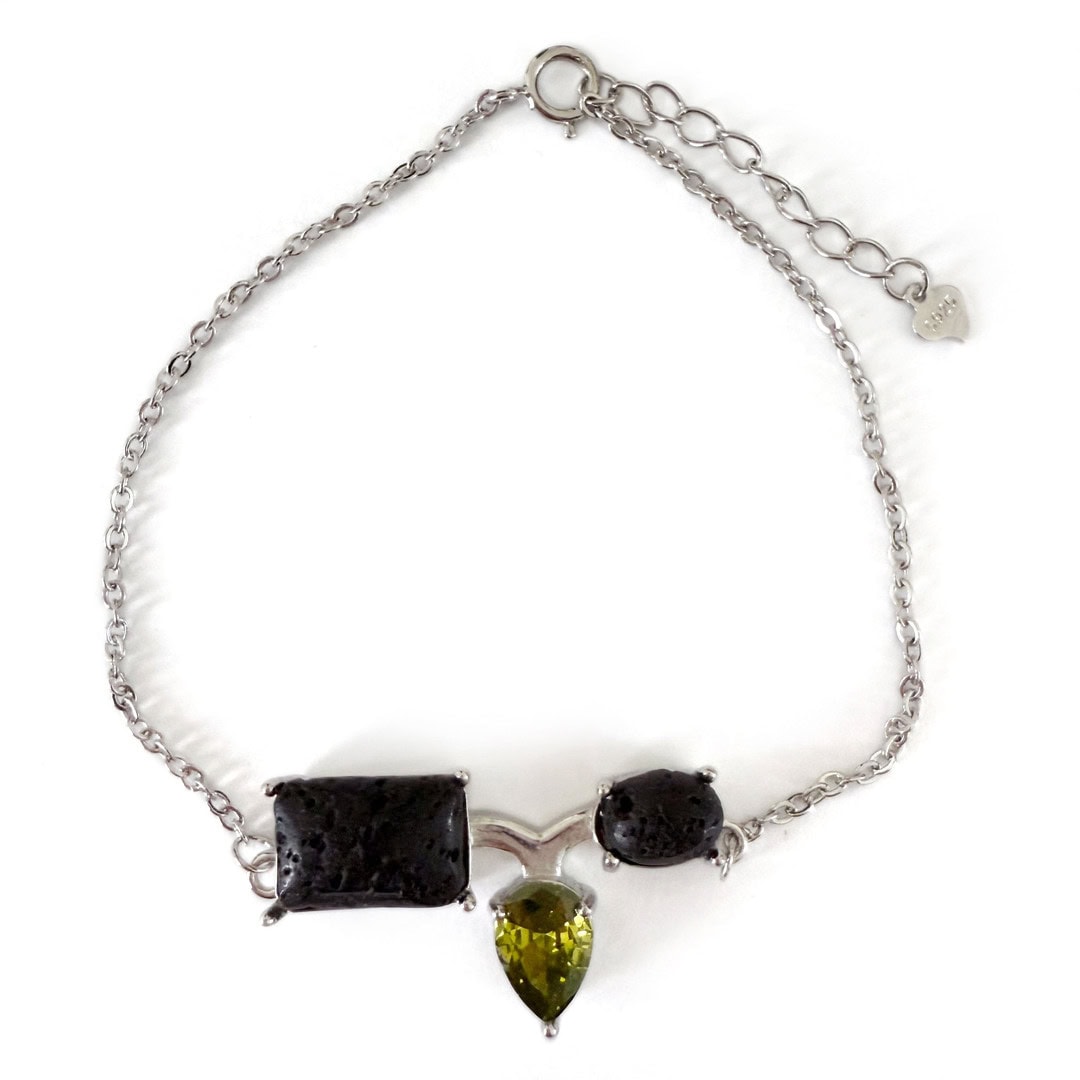Pulsera plata lava y olivina tentónica