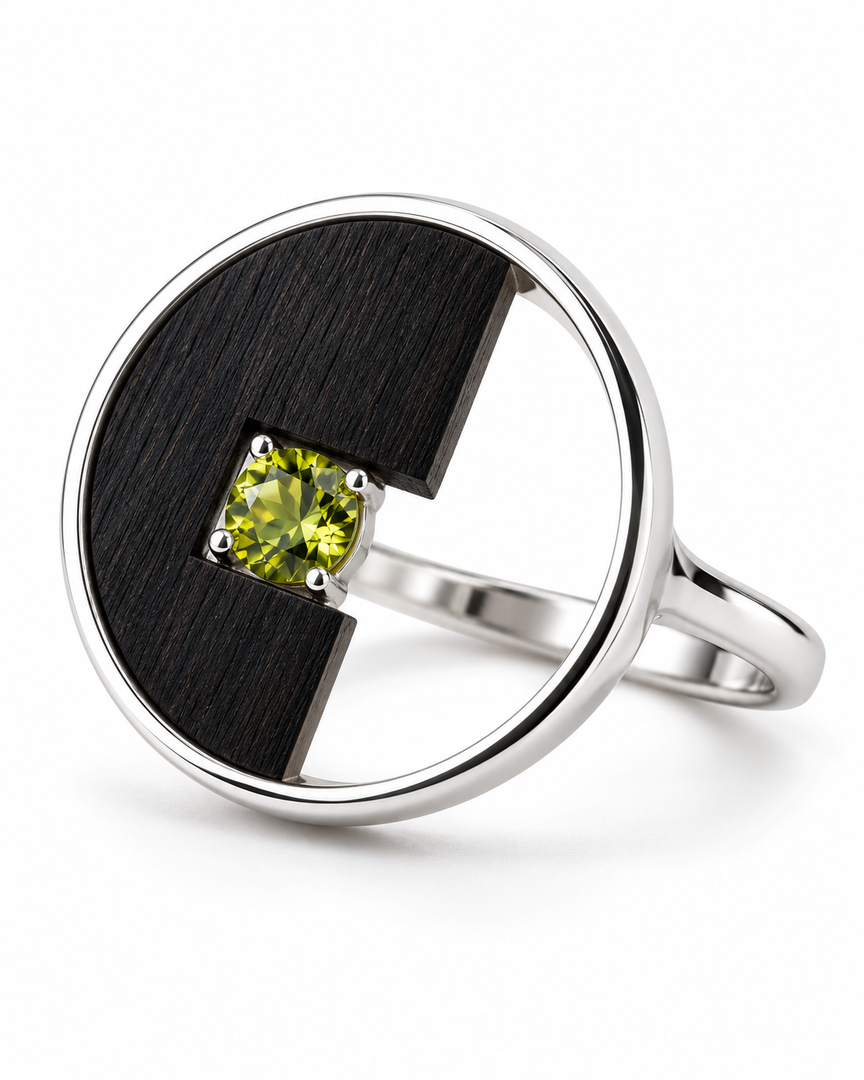 Sterling silver ring with set peridot