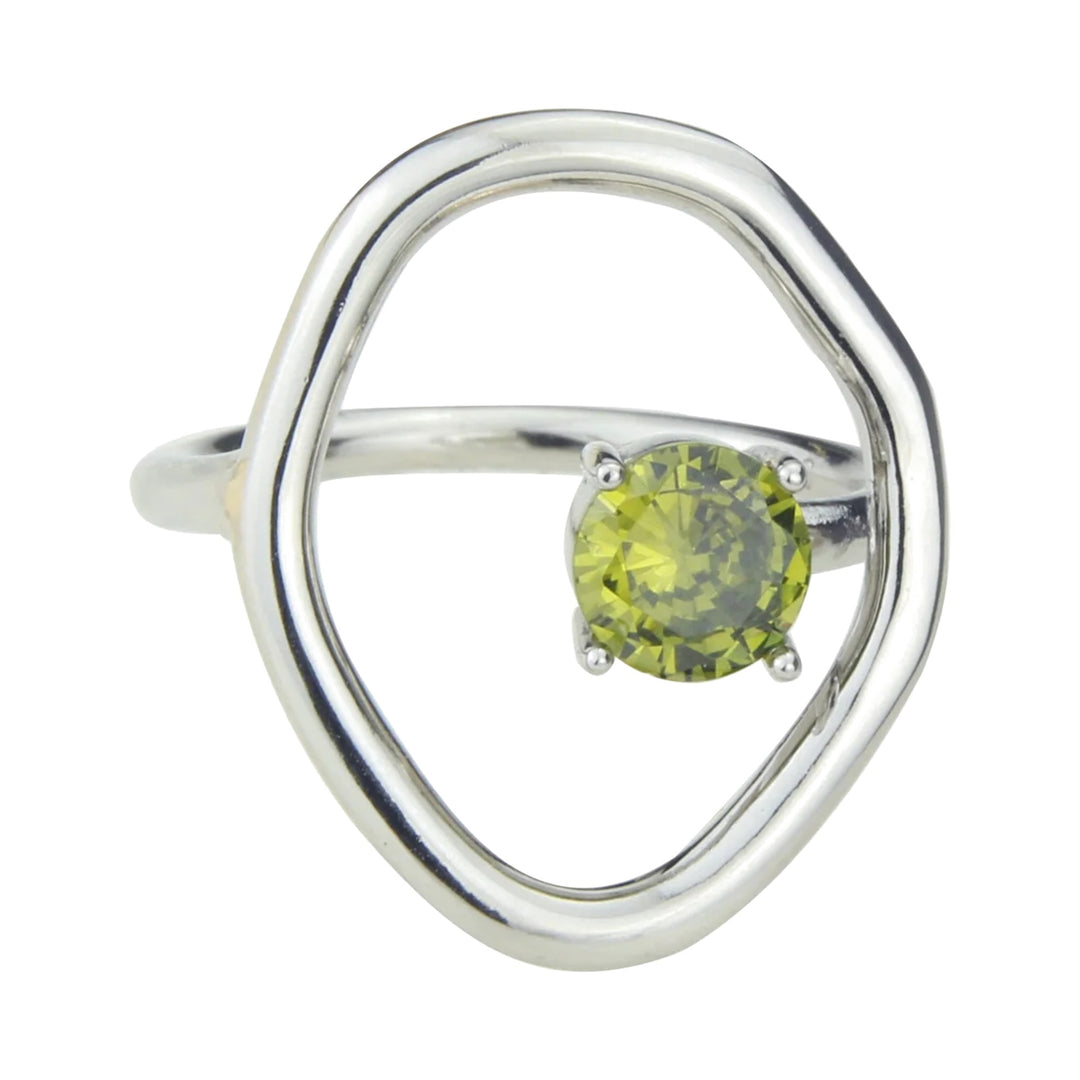 Anillo de plata con olivina engarzada