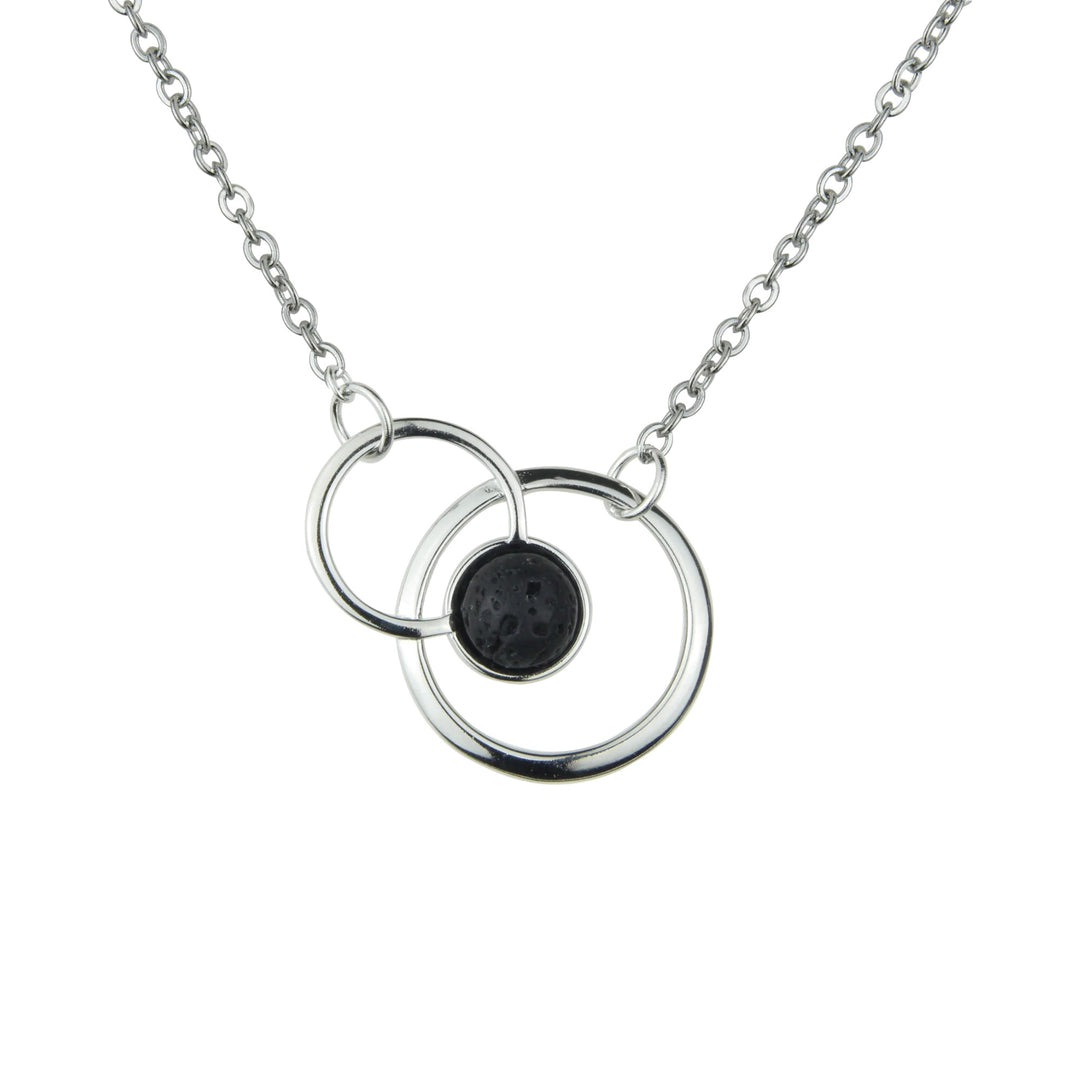 Colgante de plata con lava volcánica y doble círculo entrelazado