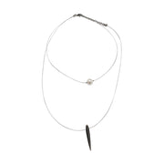 Colgante de plata y perla con detalle de pluma doble hilo