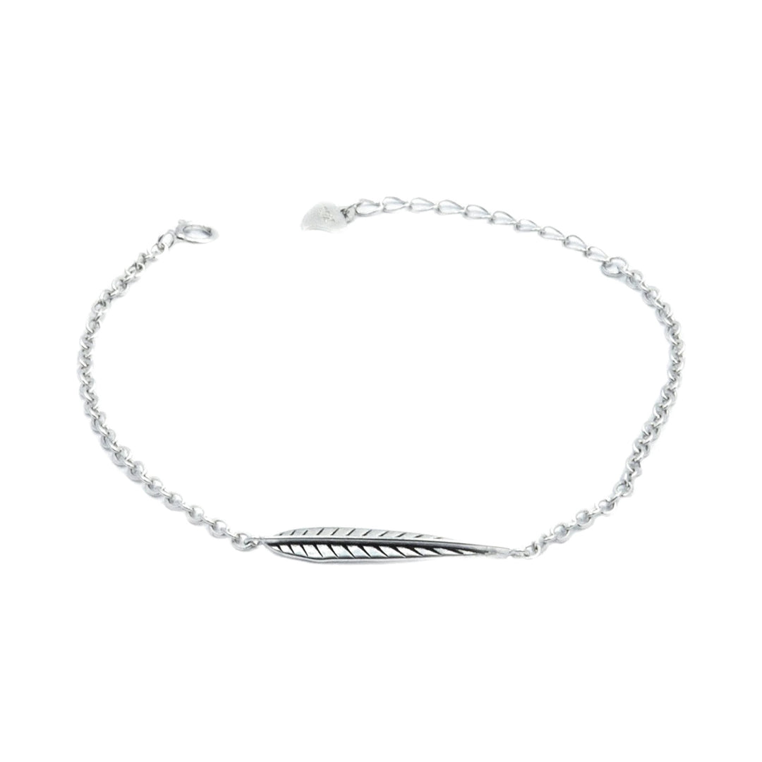 Pulsera de plata con colgante de pluma